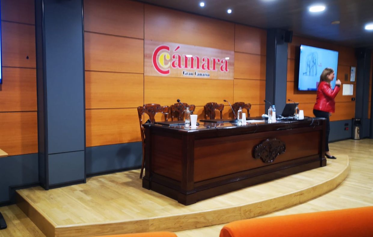 Gamá asiste a la jornada de empleo de la Cámara de Comercio