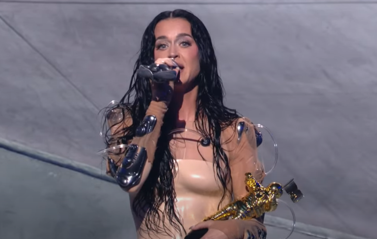 Katy Perry vuelve a agradecer el apoyo del colectivo LGTBIQ+