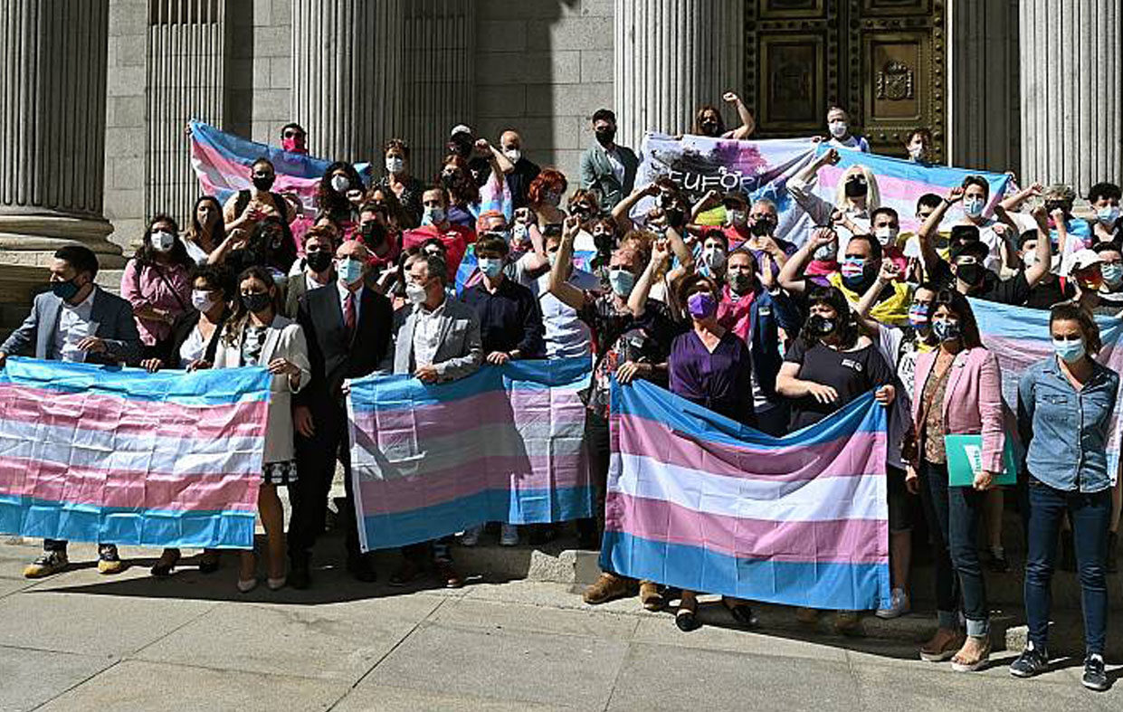 El Colectivo Gamá celebra la aprobación de la ley LGTBI estatal