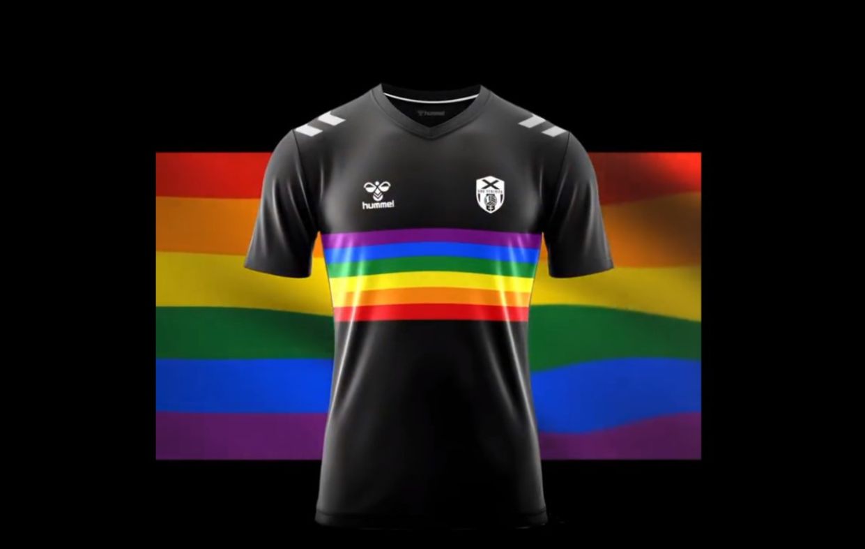 El Costa Adeje Tenerife Egatesa luce su nueva equipación con orgullo