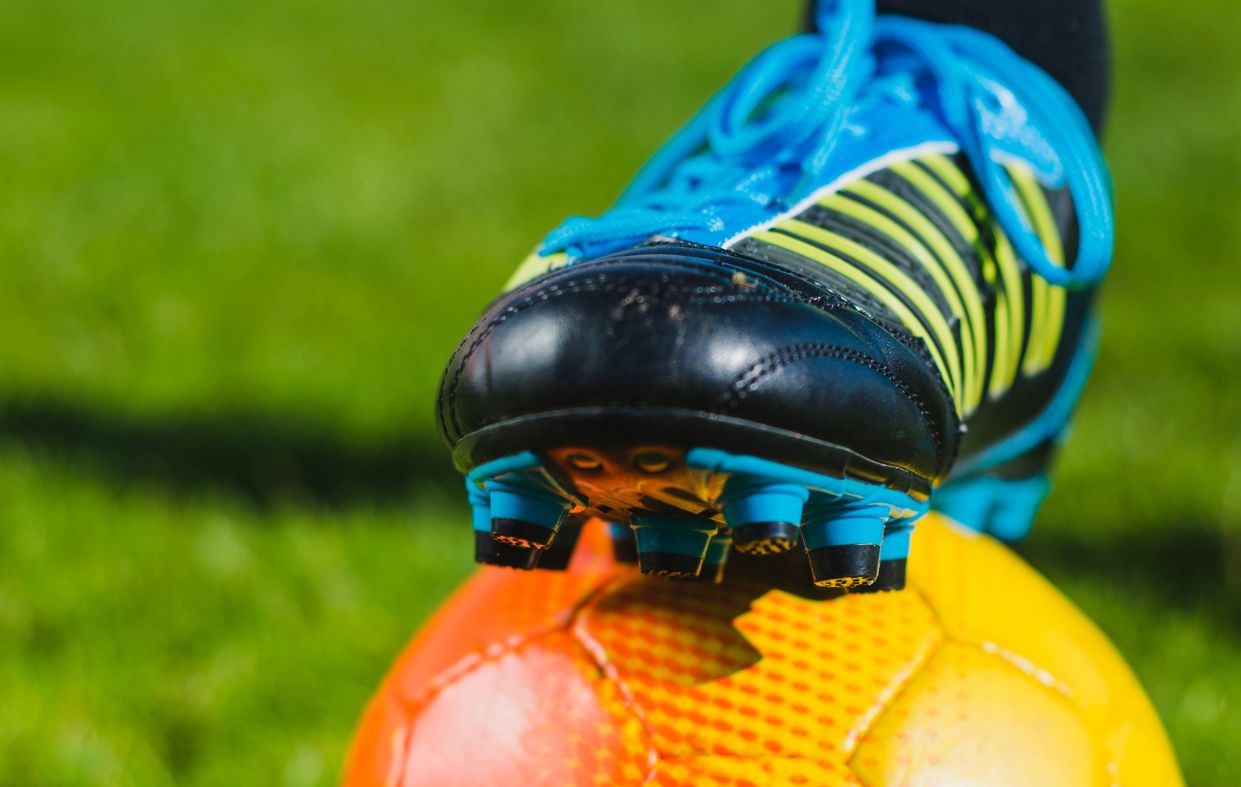 Referente LGTBI del fútbol internacional se casa